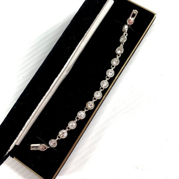 Vintage 1980s Avon SAQ Faceted Crystal Tennis Bracelet Silver Tone Bling - Picture 7 of 7
